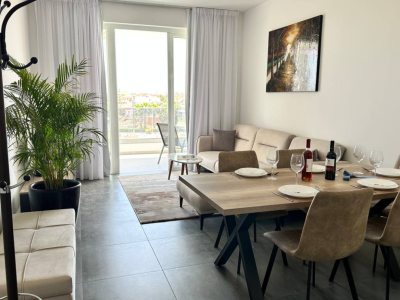 Image of Leonidas Court