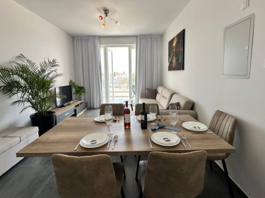 Image of Leonidas Court