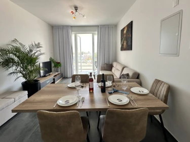 Image of Leonidas Court