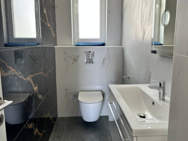 Image of Leonidas Court