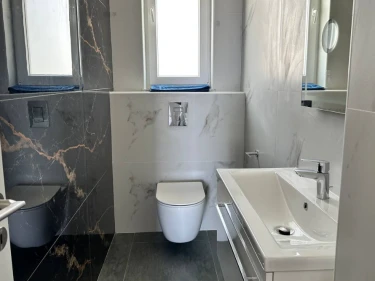 Image of Leonidas Court