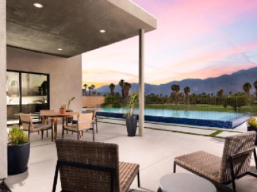 Image of Nola at Escena