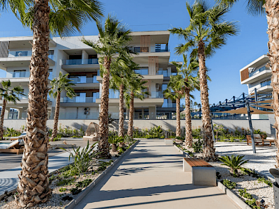 Image of GARDEN SQUARE