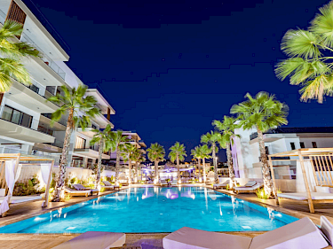 Image of GARDEN SQUARE