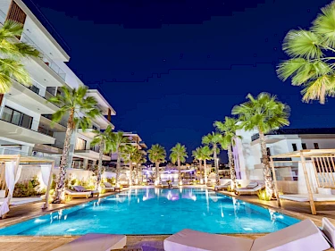 Image of GARDEN SQUARE