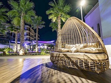 Image of GARDEN SQUARE