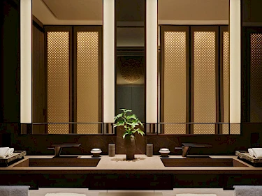 Image of Crown Building / Aman New York