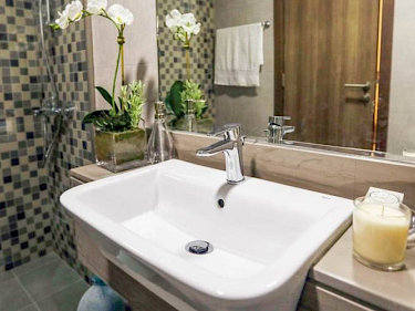 Image of Azizi Farishta