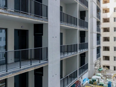 Image of White Square Shartava